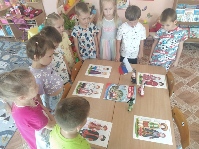 Знакомство с народами России Знакомство с народами России.