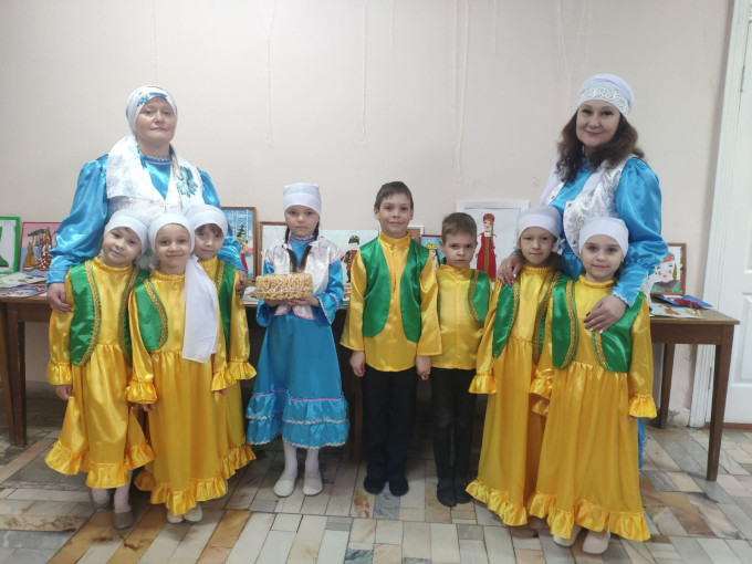 Участие в городском фестивале-конкурсе игр и костюмов народов Поволжья «Волжские узоры» Участие в городском фестивале-конкурсе игр и костюмов народов Поволжья «Волжские узоры».